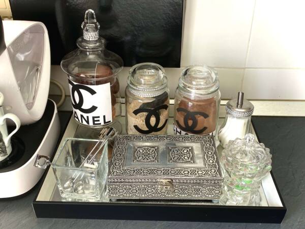 Set de café y té inspirado en Chanel